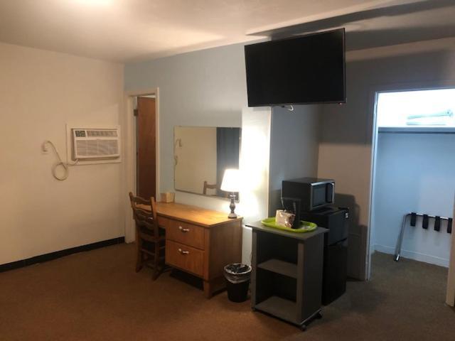 Mayo Cindy'S Motel & Rv Park מראה חיצוני תמונה