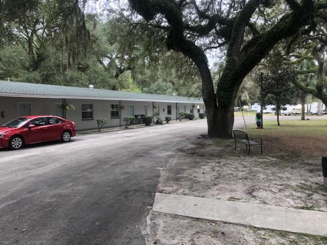 Mayo Cindy'S Motel & Rv Park מראה חיצוני תמונה