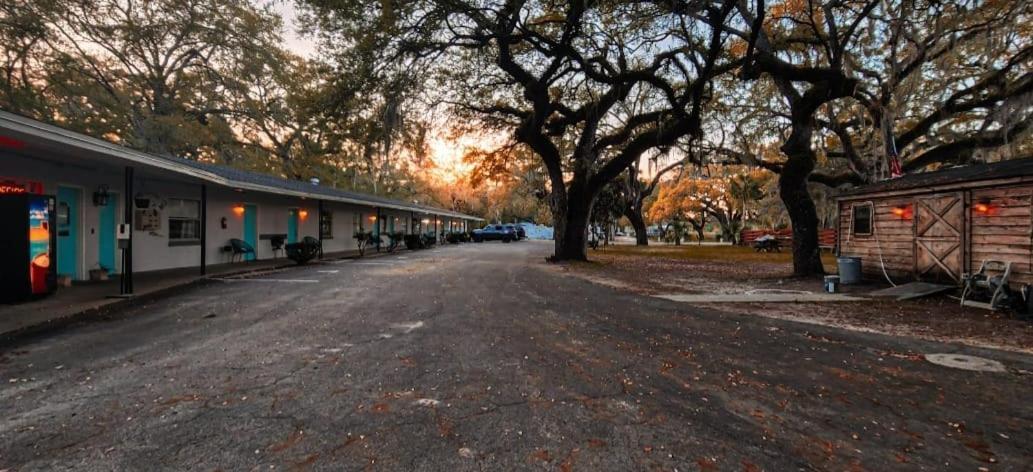 Mayo Cindy'S Motel & Rv Park מראה חיצוני תמונה