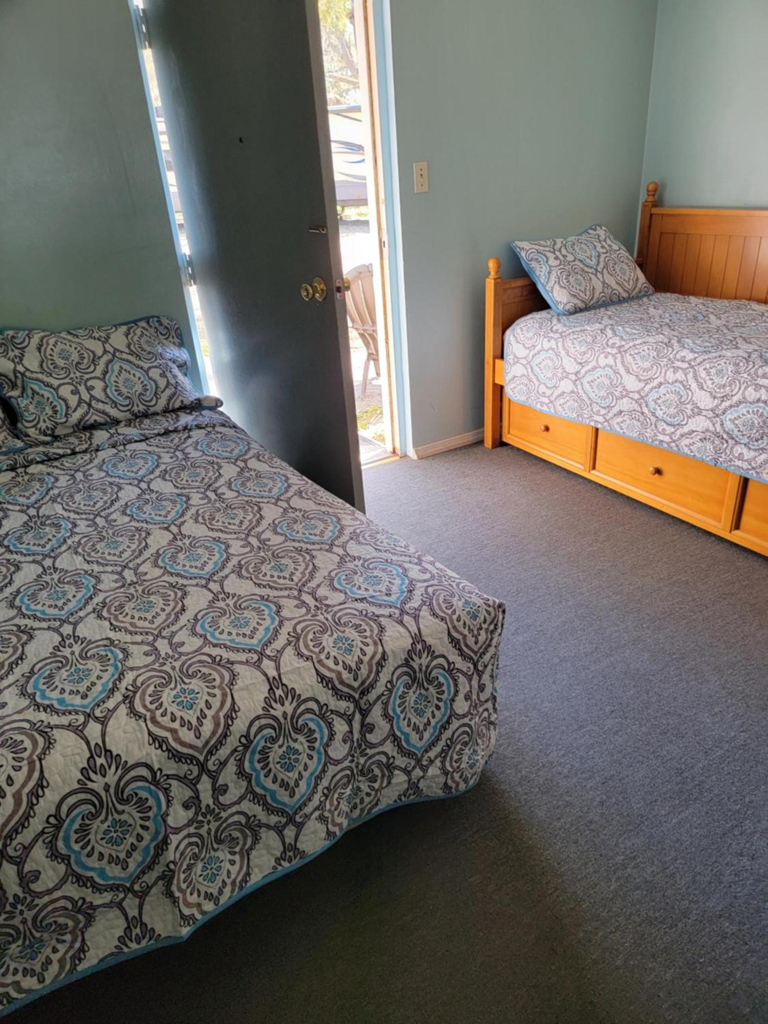 Mayo Cindy'S Motel & Rv Park מראה חיצוני תמונה