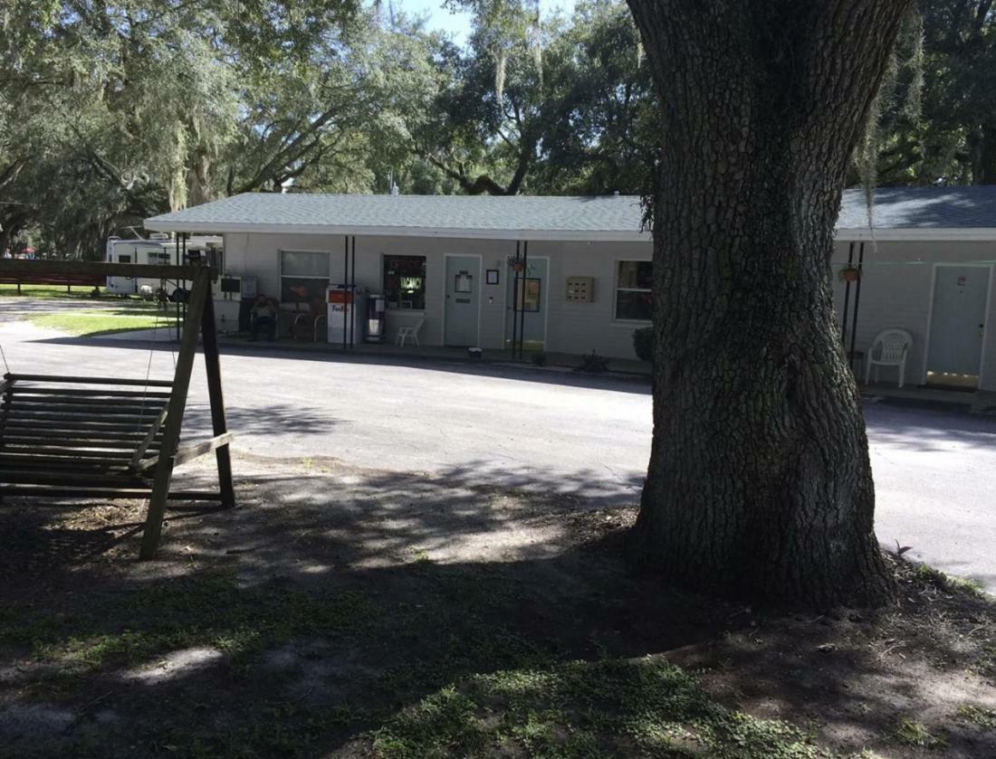 Mayo Cindy'S Motel & Rv Park מראה חיצוני תמונה