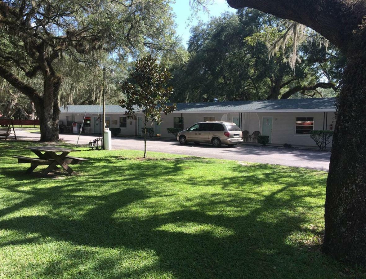 Mayo Cindy'S Motel & Rv Park מראה חיצוני תמונה