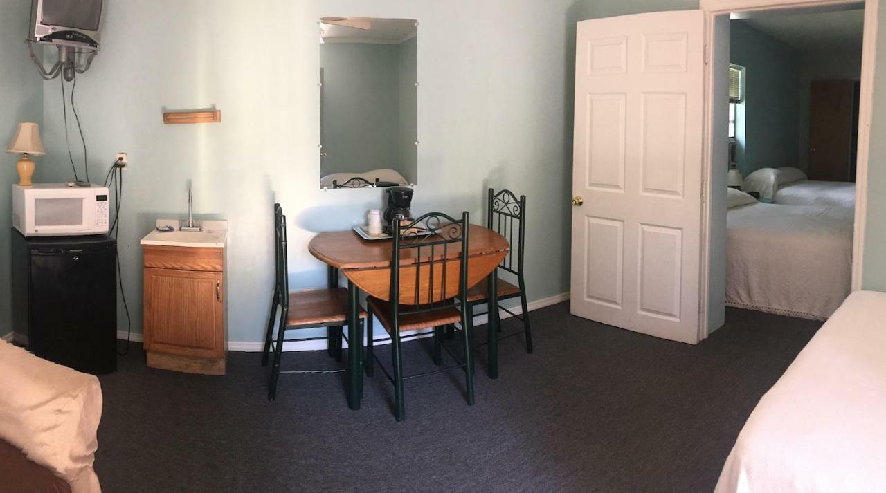 Mayo Cindy'S Motel & Rv Park מראה חיצוני תמונה